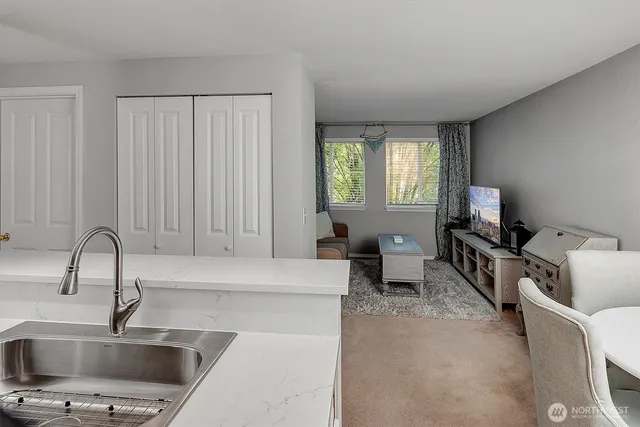 $288,888 | 300 10th Avenue, Unit B205, Seattle, WA 98122