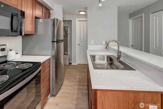 $288,888 | 300 10th Avenue, Unit B205, Seattle, WA 98122