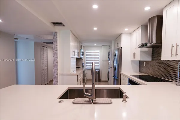 $2,700 | 4017 North Cypress Drive, Unit 201, Pompano Beach, FL 33069