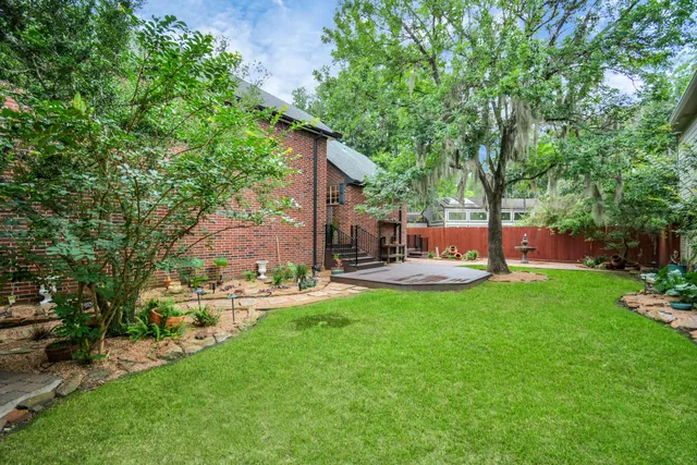 a view of garden with patio