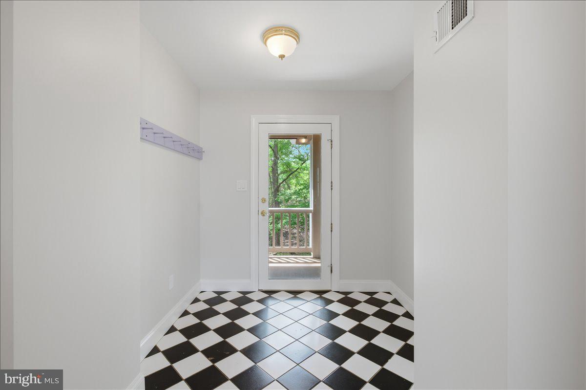 5736 8th Road North Arlington, VA 22205 - Photo 11 of 57 Foyer