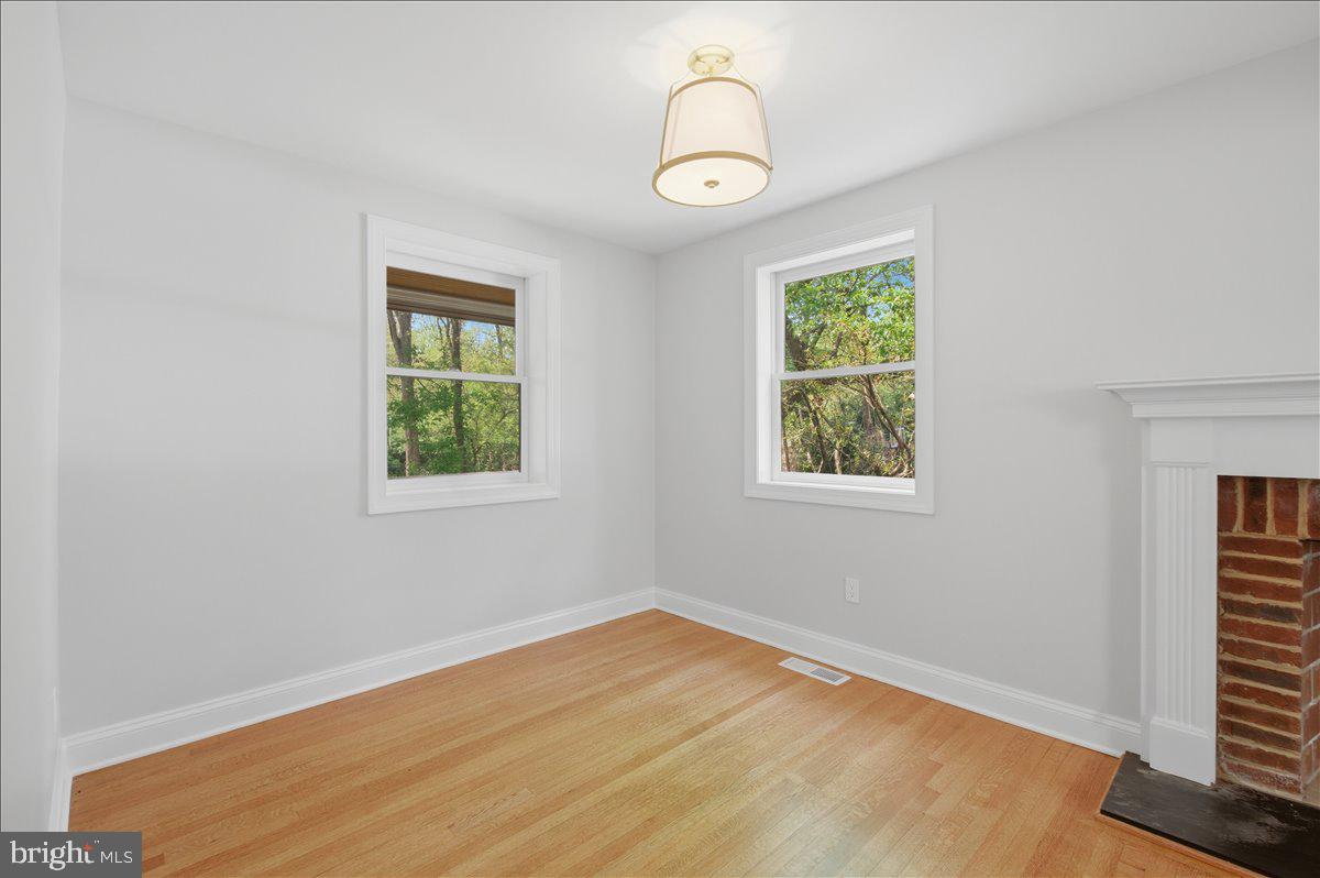 5736 8th Road North Arlington, VA 22205 - Photo 16 of 57 Office or Dining Area