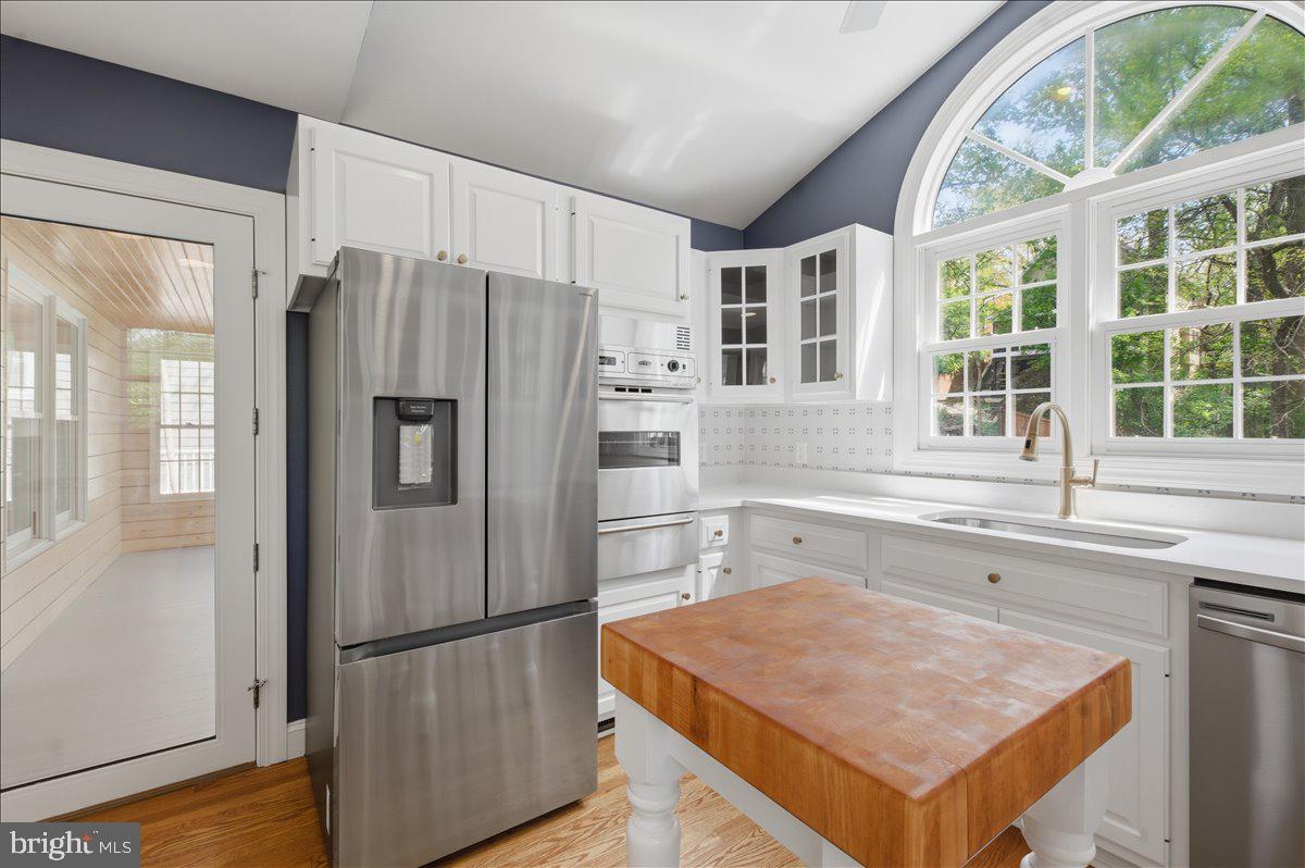 5736 8th Road North Arlington, VA 22205 - Photo 25 of 57 Modern Farmhouse Kitchen