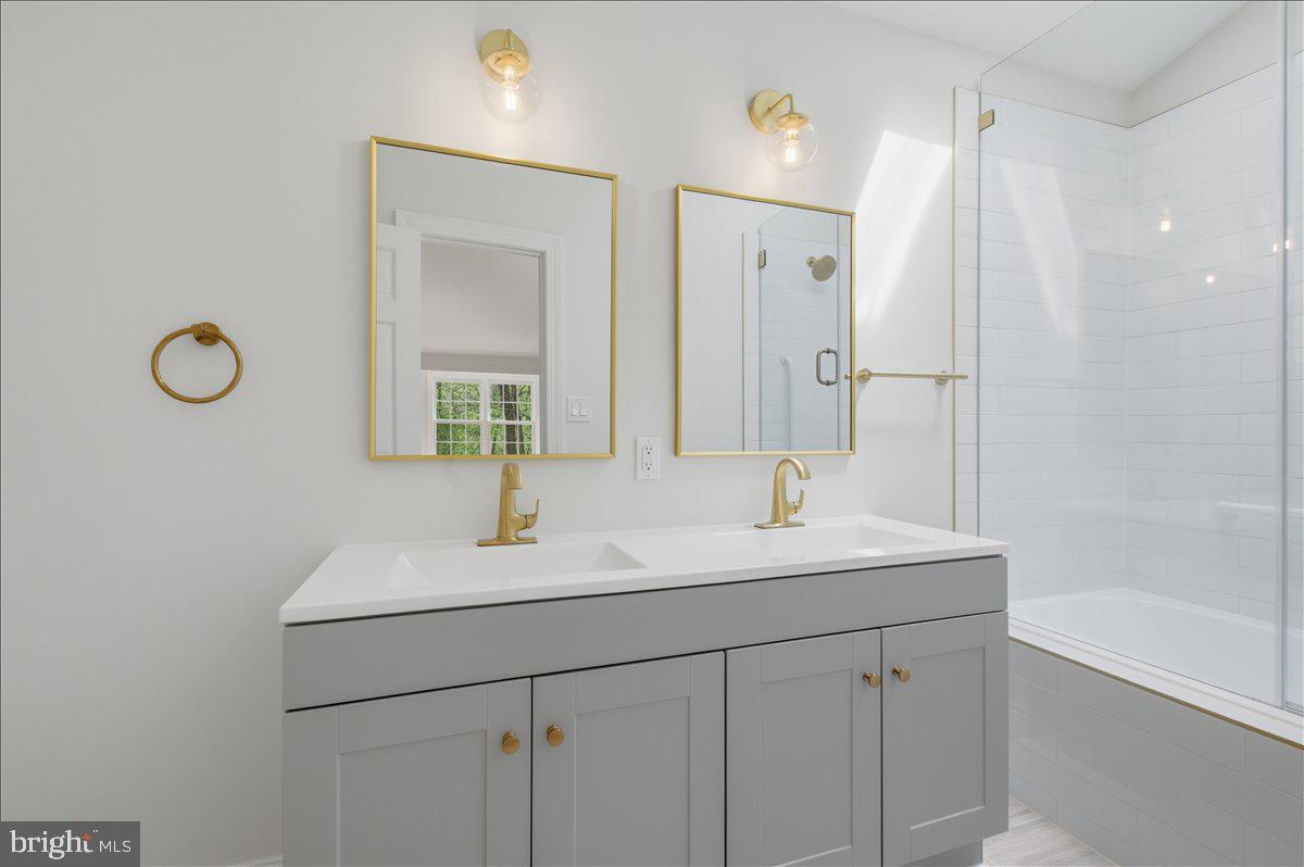 5736 8th Road North Arlington, VA 22205 - Photo 31 of 57 Primary Bath