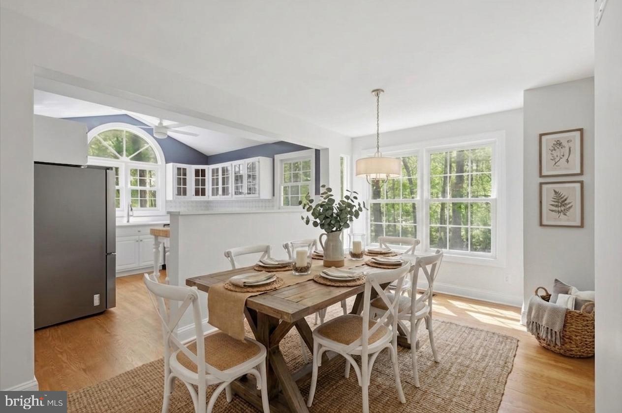 5736 8th Road North Arlington, VA 22205 - Photo 5 of 57 Eat-in area by kitchen (virtually staged)