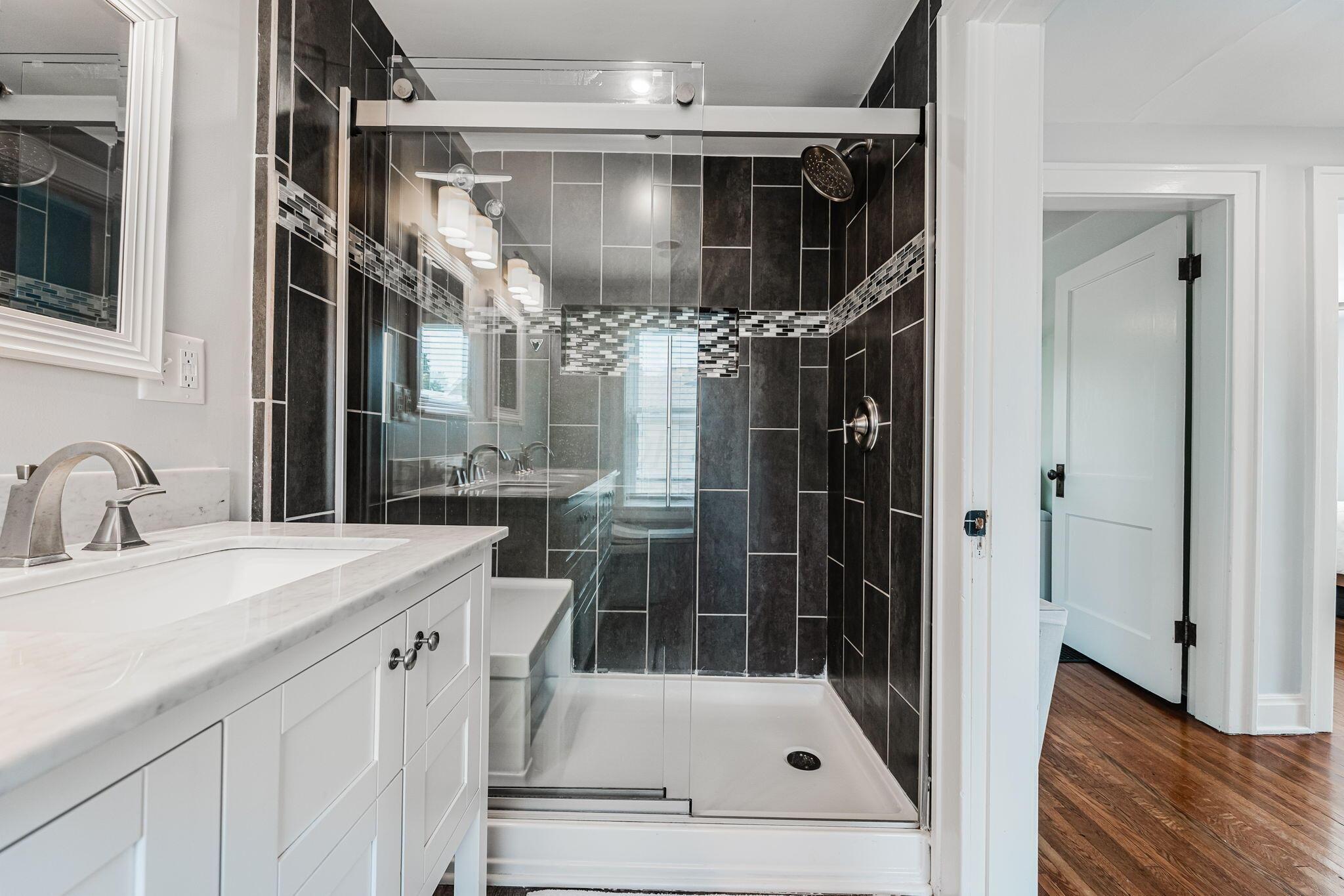 867 Oxley Road Columbus, OH 43212 - Photo 47 of 66 Full Bathroom