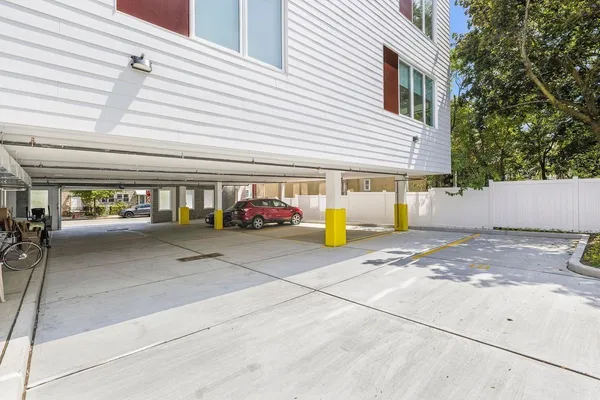 $2,450 | 306 Bergen Avenue, Unit 305, Jersey City, NJ 07305