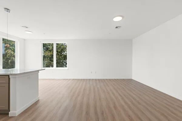 $2,450 | 306 Bergen Avenue, Unit 305, Jersey City, NJ 07305