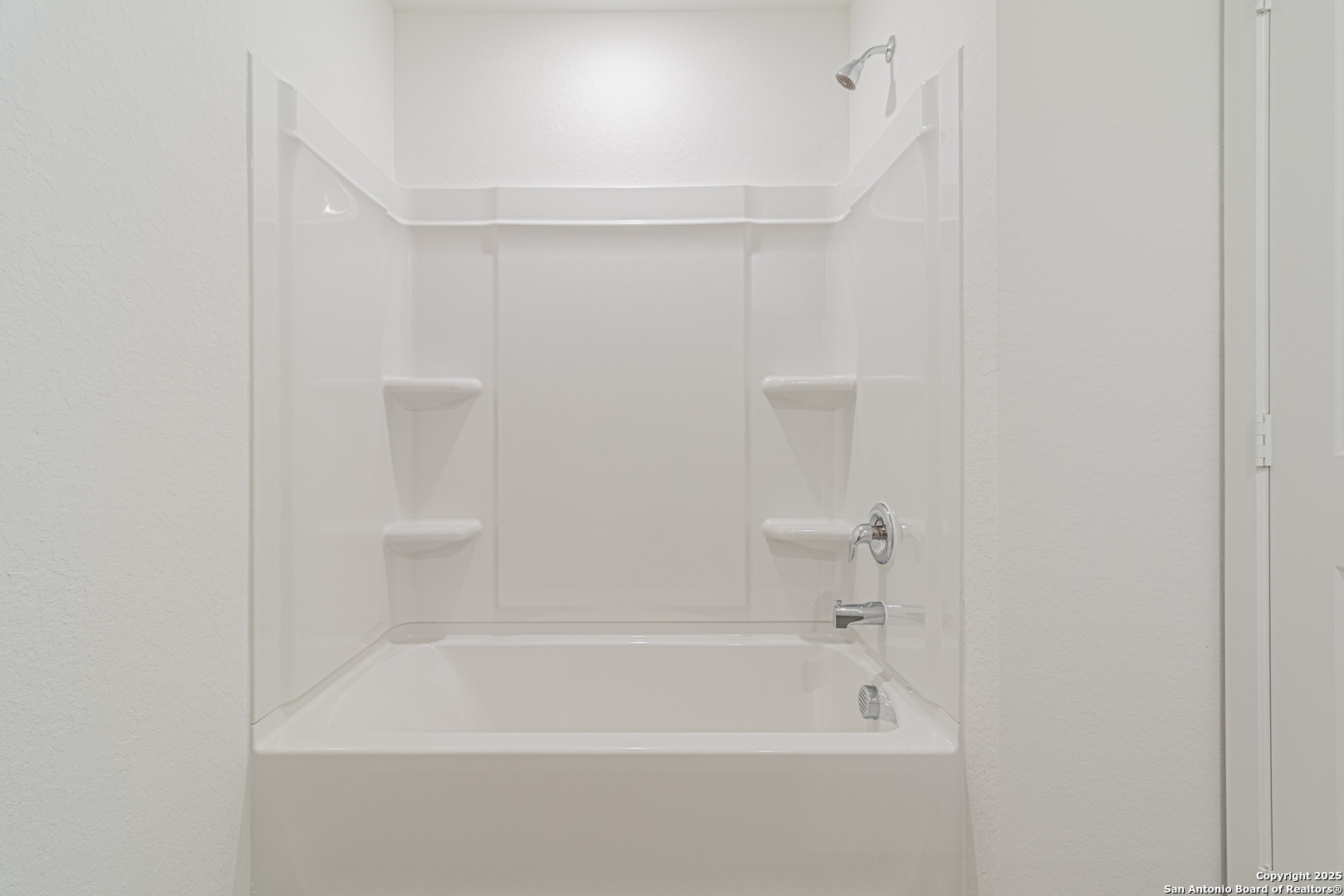 14610 Kayden Ridge San Antonio, TX 78253 - Photo 14 of 35 a close view of a bathtub in bathroom