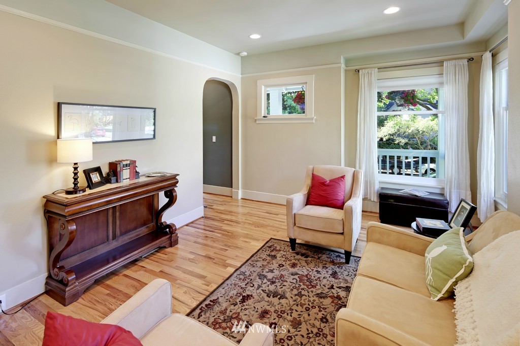 718 North 83rd Street Seattle, WA 98103 - Photo 4 of 17 Gallery Image 4
