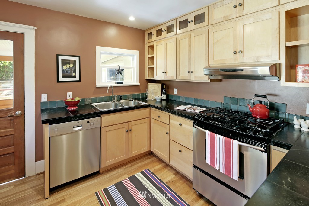 718 North 83rd Street Seattle, WA 98103 - Photo 6 of 17 Gallery Image 6