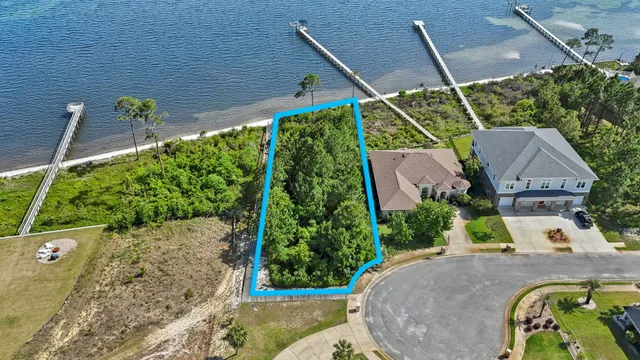 a sign that is sitting on a brick wall