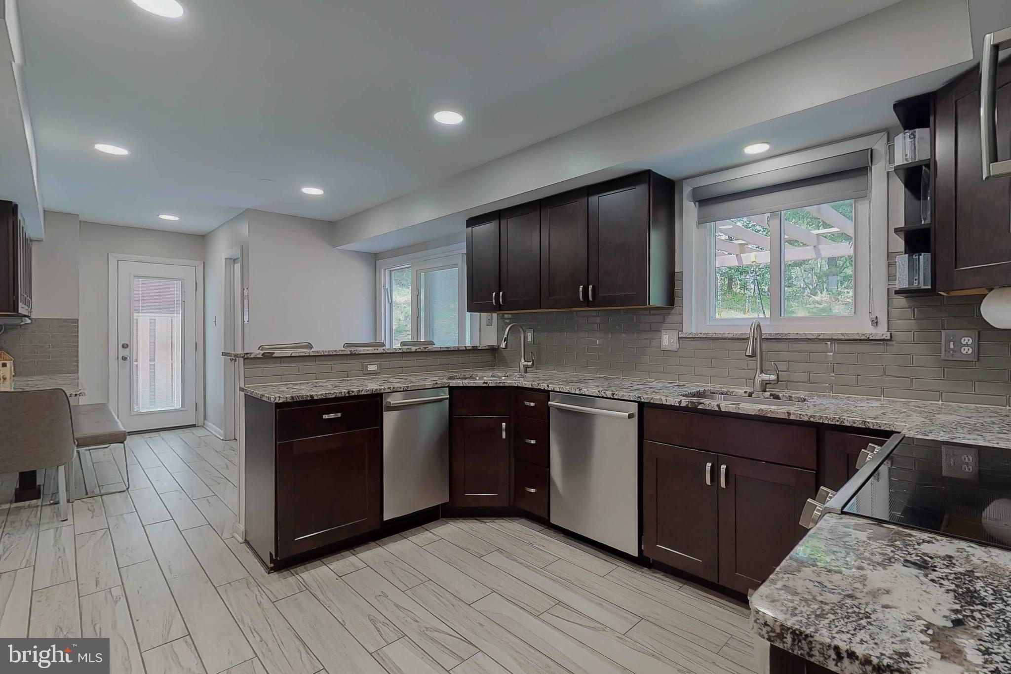 6313 Benhurst Road Baltimore, MD 21209 - Photo 5 of 31