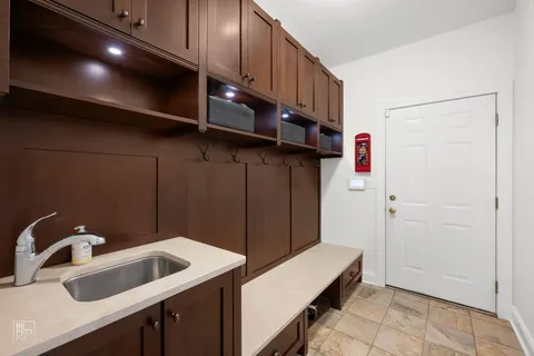 $1,299,993 | 501 Wedgewood Court, Hinsdale, IL 60521