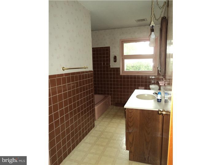 3407 Stoudts Ferry Bridge Road Reading, PA 19605 - Photo 5 of 13
