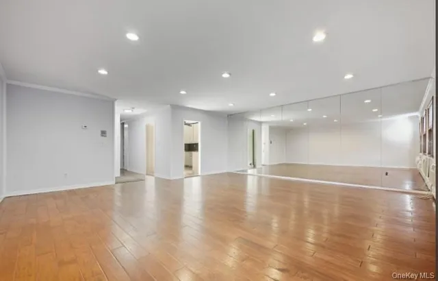 $849,000 | 14-14 Bonnie Lane | Bay Terrace