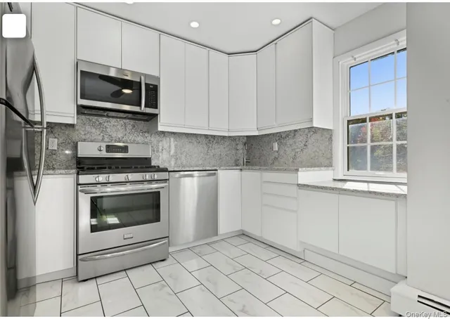 $849,000 | 14-14 Bonnie Lane | Bay Terrace