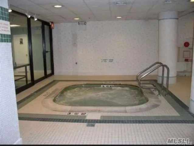 $849,000 | 14-14 Bonnie Lane | Bay Terrace