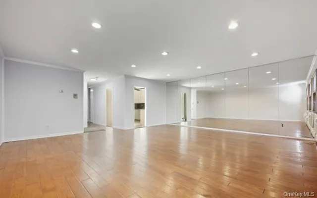 $849,000 | 14-14 Bonnie Lane | Bay Terrace