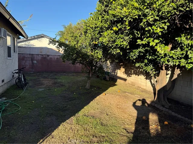 a view of a backyard of the house