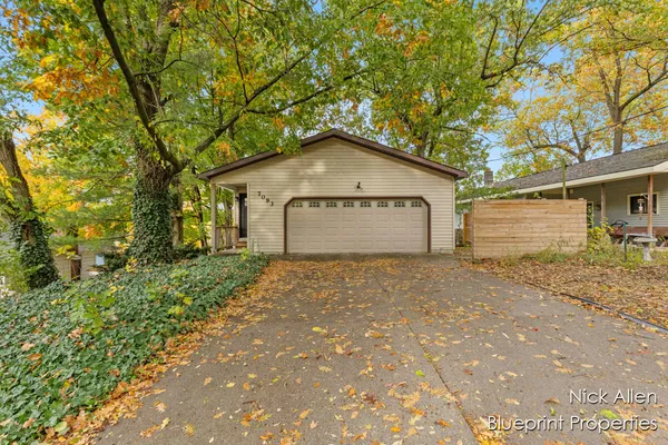 $599,900 | 7093 Peninsula Drive Northeast, Rockford, MI 49341