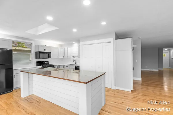 $599,900 | 7093 Peninsula Drive Northeast, Rockford, MI 49341