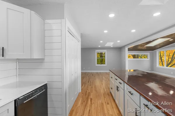 $599,900 | 7093 Peninsula Drive Northeast, Rockford, MI 49341