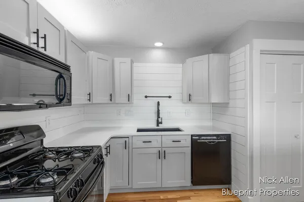 $599,900 | 7093 Peninsula Drive Northeast, Rockford, MI 49341