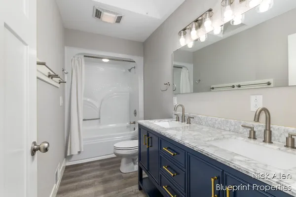 $599,900 | 7093 Peninsula Drive Northeast, Rockford, MI 49341