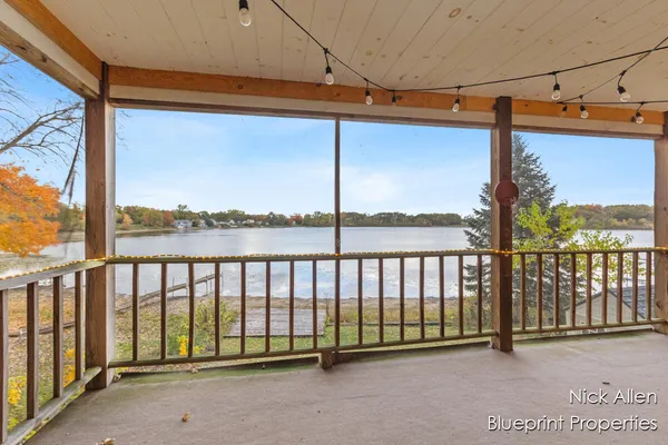 $599,900 | 7093 Peninsula Drive Northeast, Rockford, MI 49341