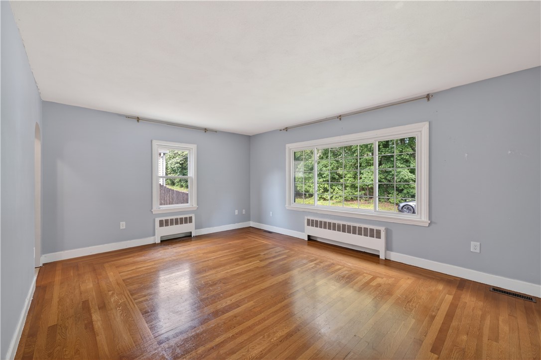 82 Parkside Avenue Pawtucket, RI 02861 - Photo 5 of 28
