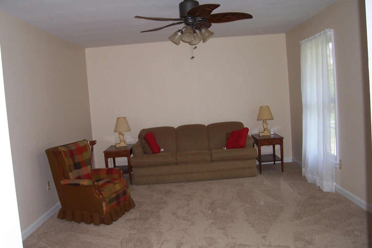 2470 Highland Road Roanoke, VA 24014 - Photo 3 of 12 a living room with furniture