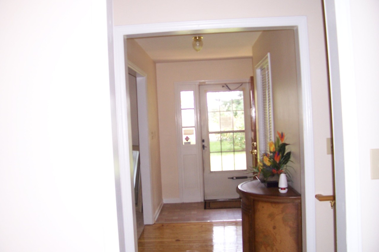2470 Highland Road Roanoke, VA 24014 - Photo 4 of 12 a view of entryway with livingroom