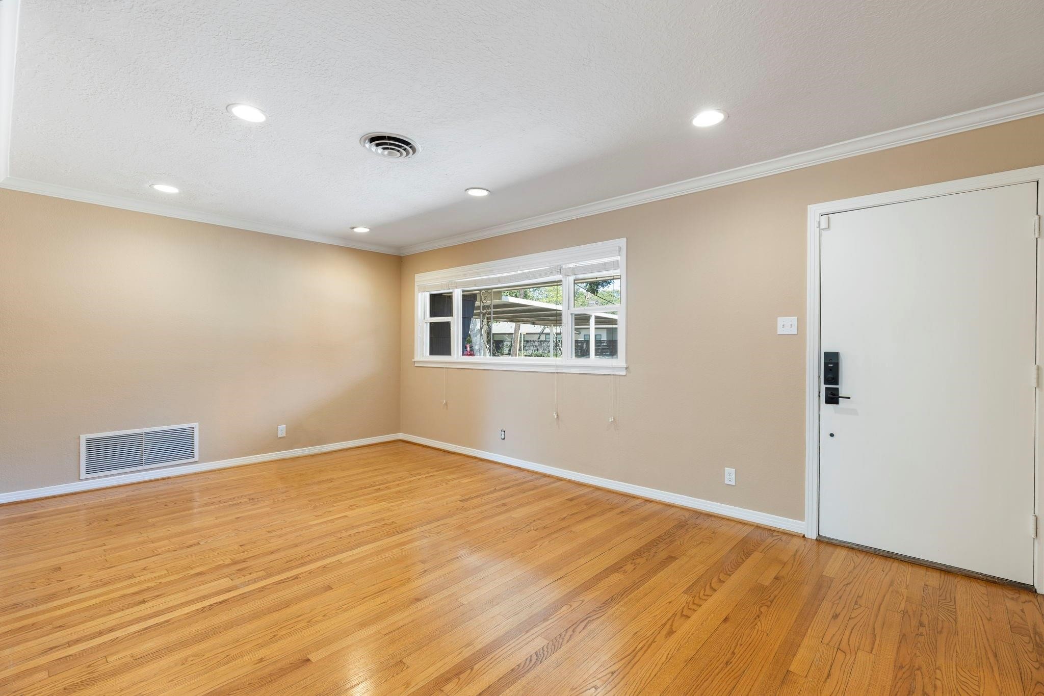 1802 Turnpike Road Houston, TX 77008 - Photo 6 of 47