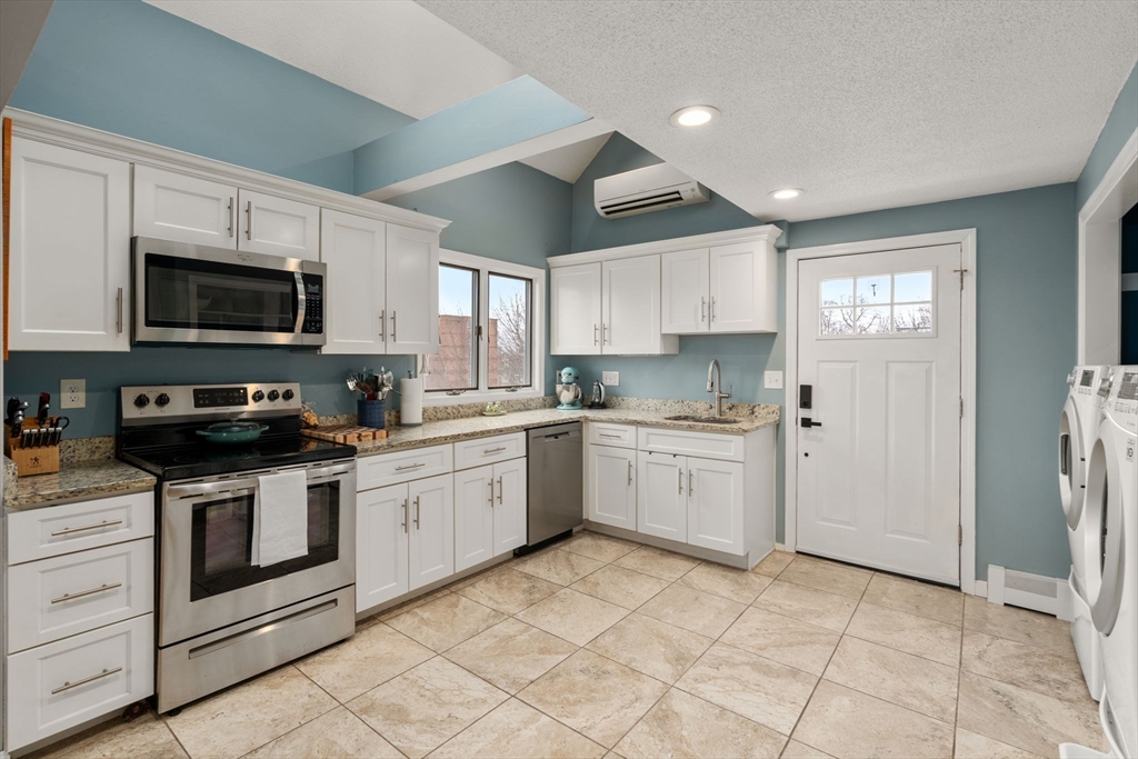 13 Fayette Street, Unit 3 Beverly, MA 01915 - Photo 7 of 26