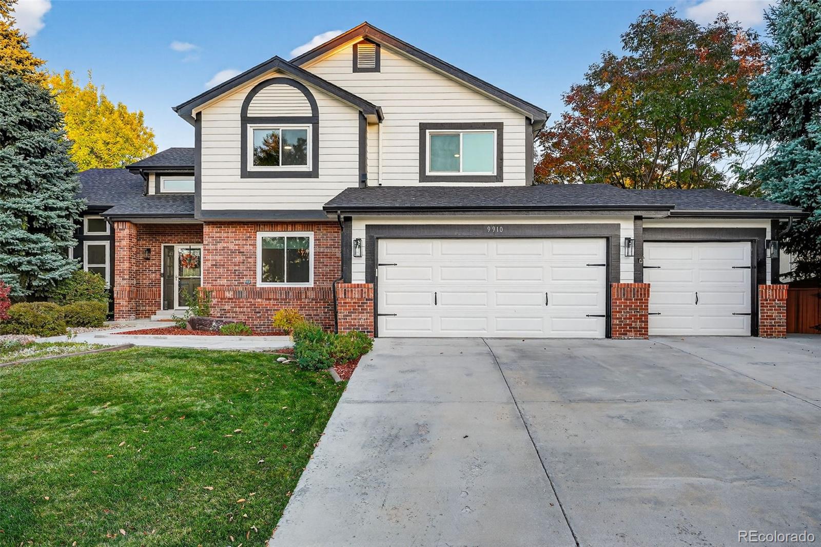 9910 Ashleigh Way Highlands Ranch, CO 80126 - Photo 6 of 49 a front view of a house with a yard and garage