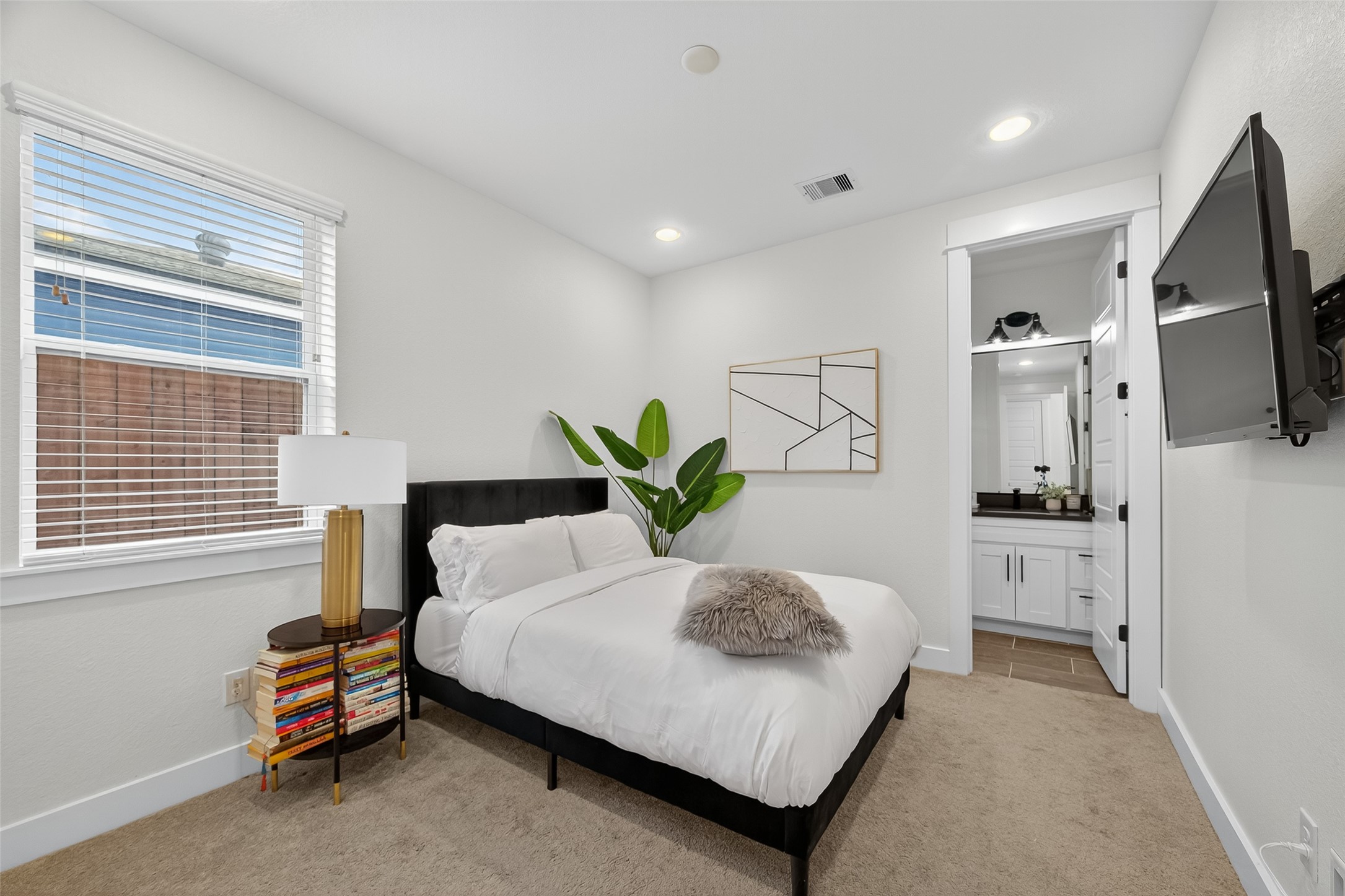 4806 Gano Street, Unit C Houston, TX 77009 - Photo 17 of 30 guest bed - 1st level - ensuite bath