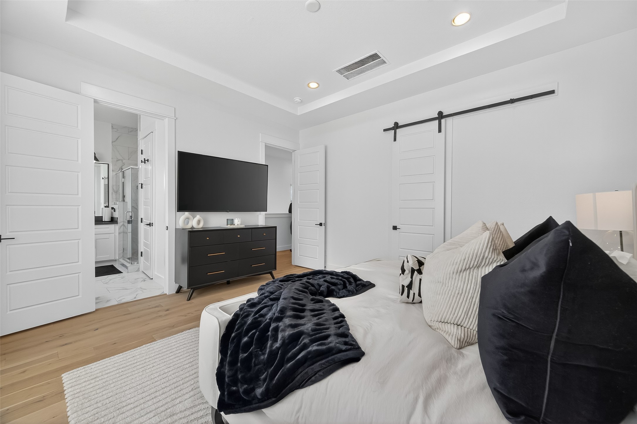 4806 Gano Street, Unit C Houston, TX 77009 - Photo 26 of 30 Another view of primary suite