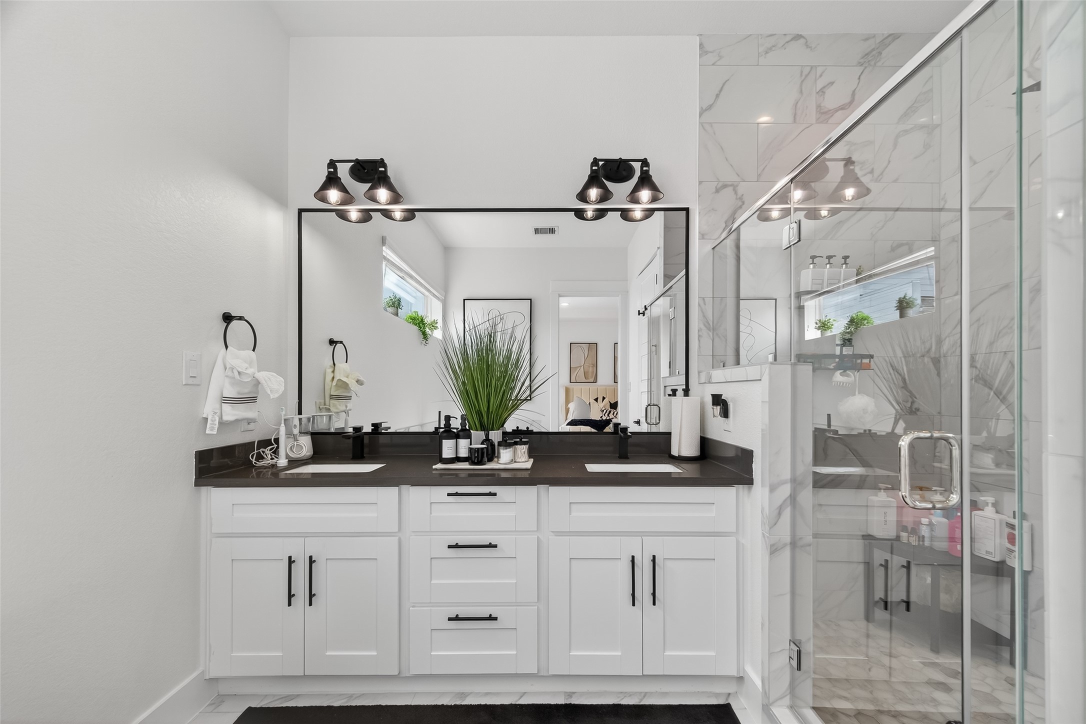 4806 Gano Street, Unit C Houston, TX 77009 - Photo 29 of 30 Another view of primary bath