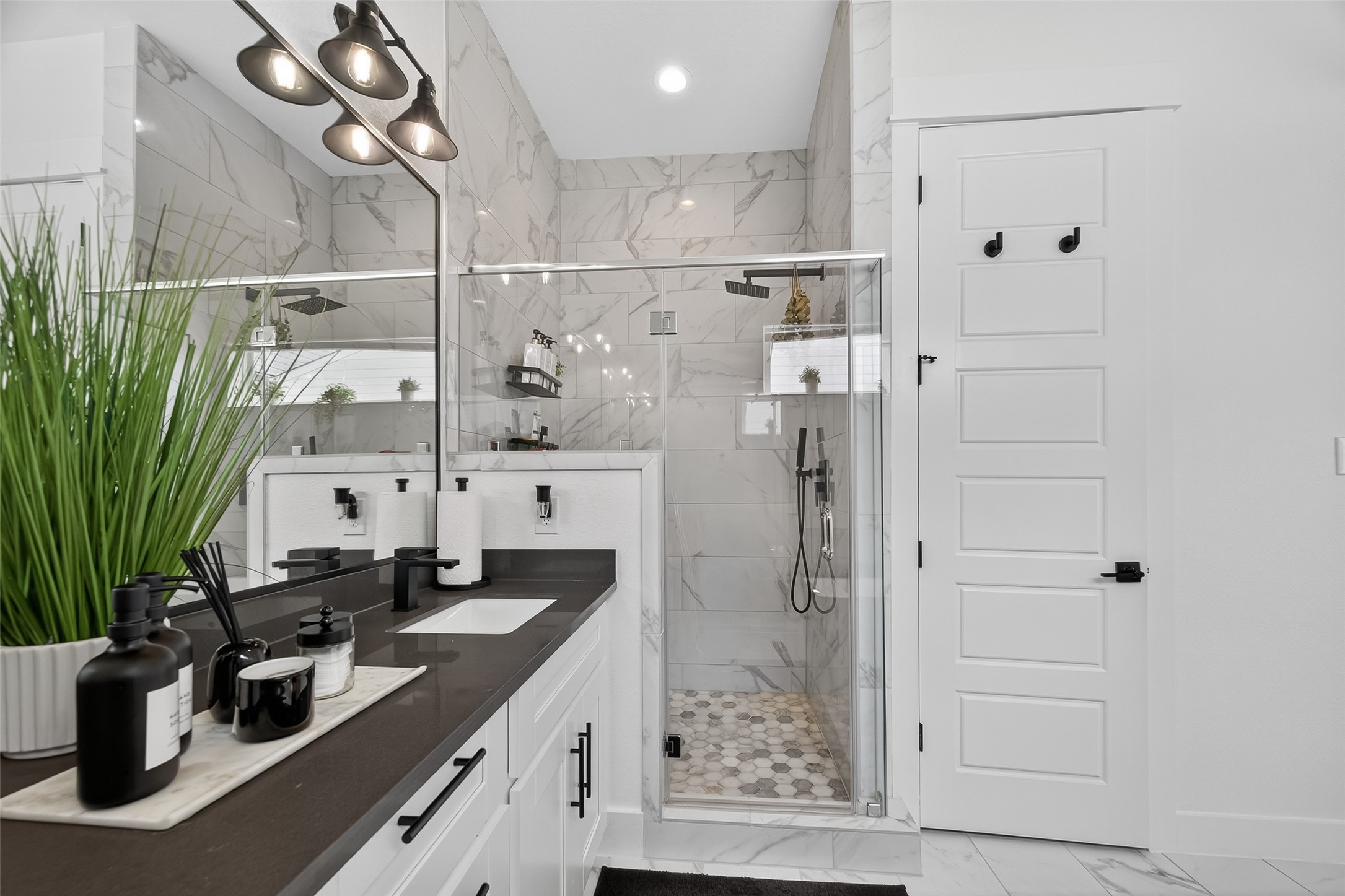 4806 Gano Street, Unit C Houston, TX 77009 - Photo 30 of 30 Enclosed water closet for privacy