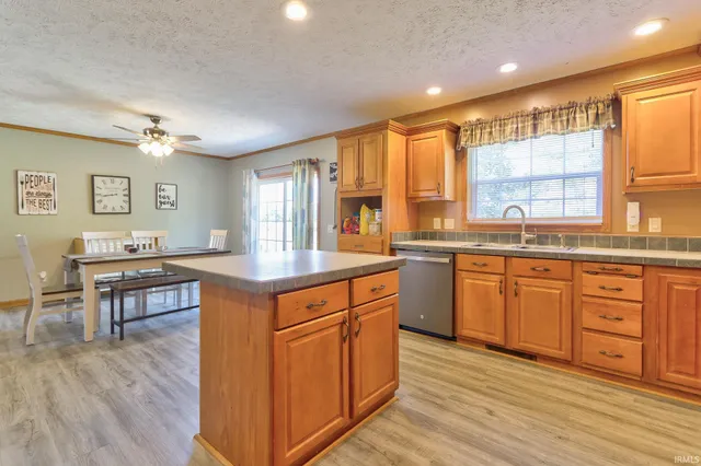 $315,000 | 9596 West 575 South, Owensville, IN 47665