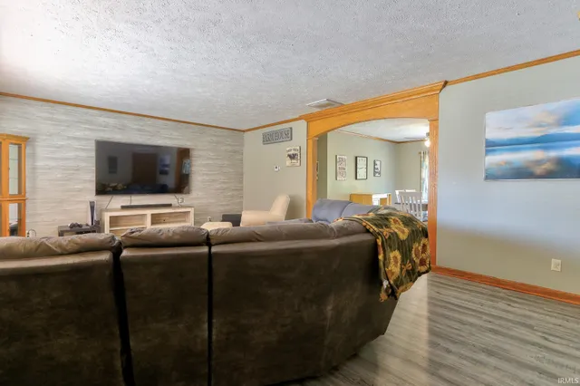 $315,000 | 9596 West 575 South, Owensville, IN 47665