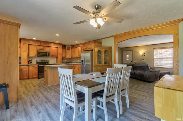 $315,000 | 9596 West 575 South, Owensville, IN 47665