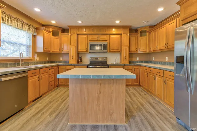 $315,000 | 9596 West 575 South, Owensville, IN 47665