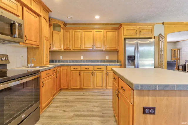 $315,000 | 9596 West 575 South, Owensville, IN 47665