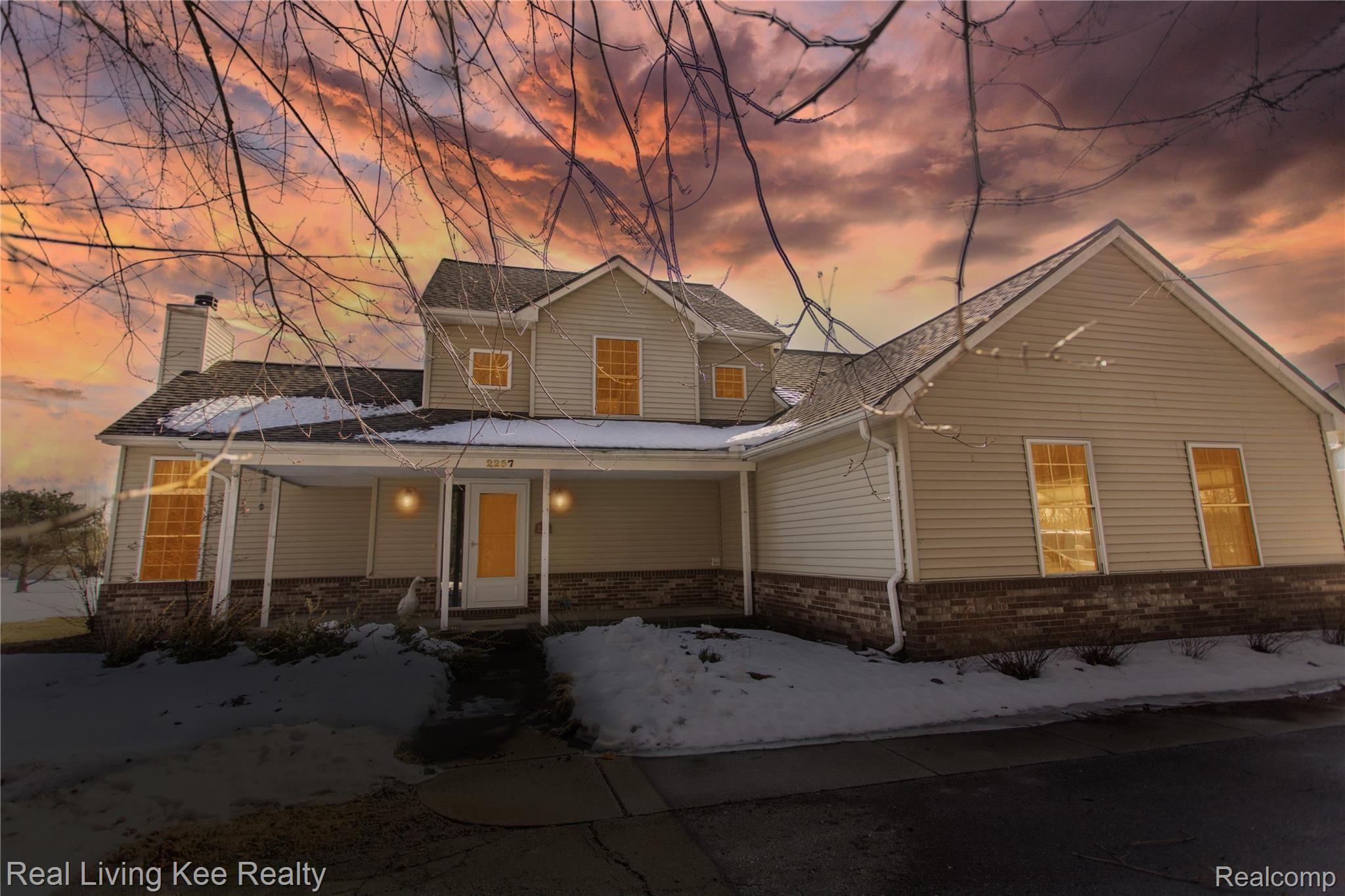 hummerlake_house-3twilight.jpg