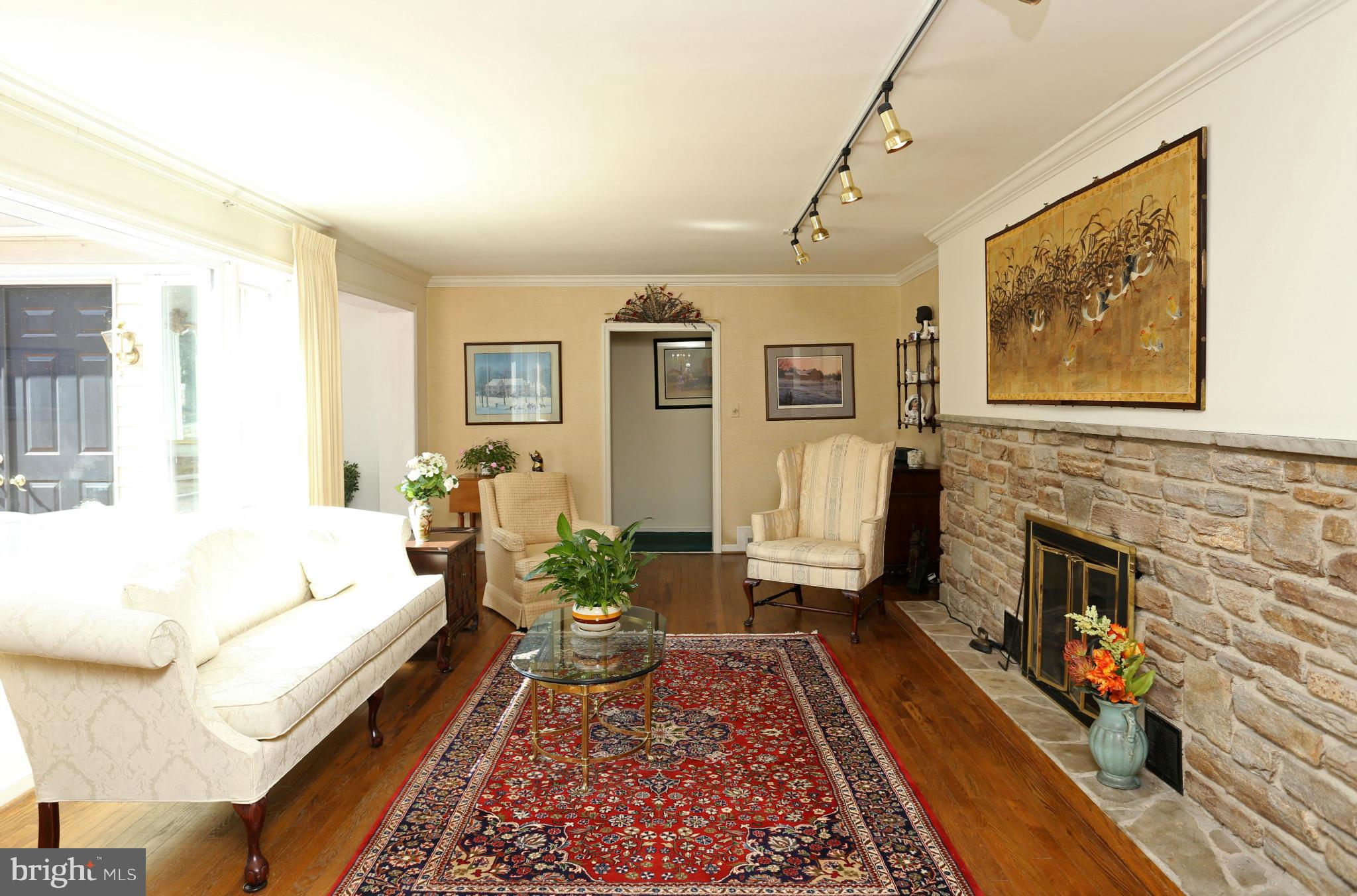 1014 Rolandvue Road Towson, MD 21204 - Photo 8 of 29 Living Room