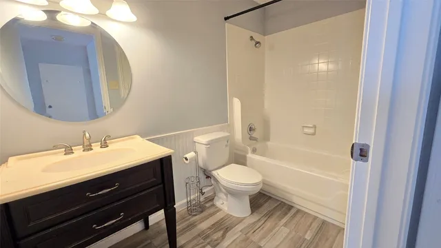 $95,000 | 18617 Egret Bay Boulevard, Unit 504, Houston, TX 77058