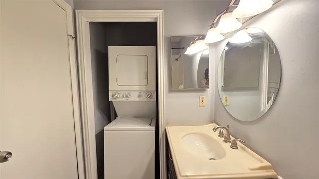 $95,000 | 18617 Egret Bay Boulevard, Unit 504, Houston, TX 77058