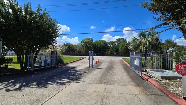 $95,000 | 18617 Egret Bay Boulevard, Unit 504, Houston, TX 77058